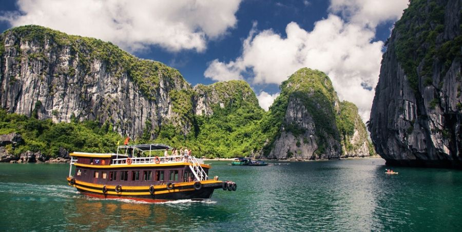 Guided tours to Ha Long Bay