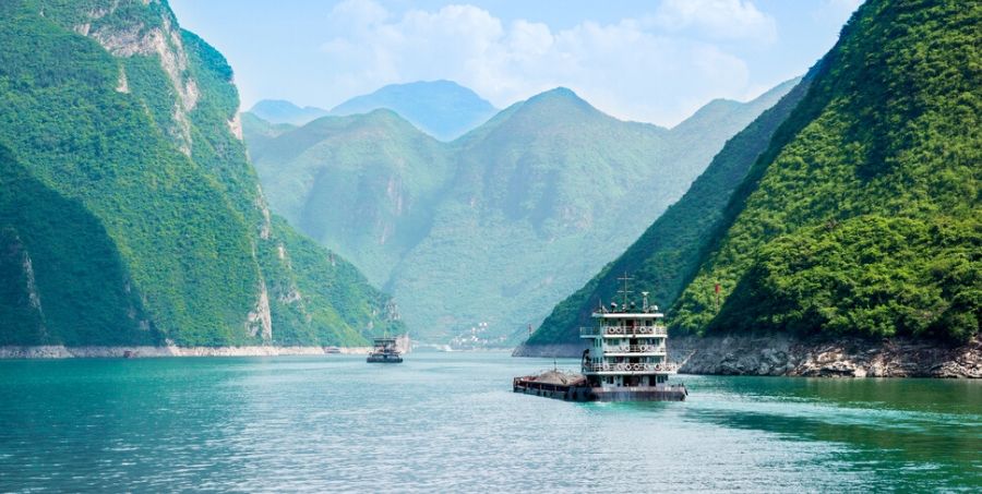 Experience a river cruise on the Yangtze