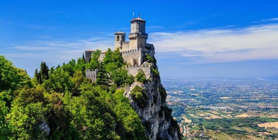 Visit-San-Marino-guided-Italy-excursions