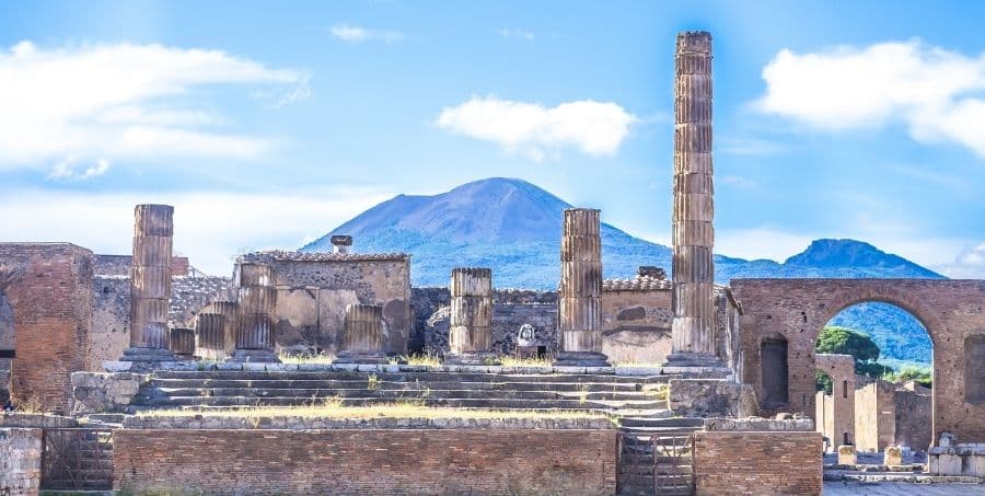 Visit Pompeii on guided excursion