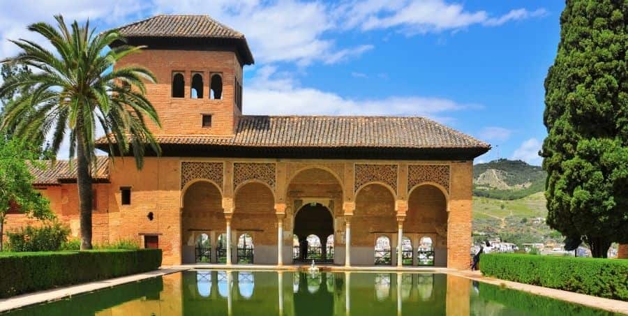 Guided tours of La Alhambra
