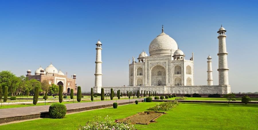 Guided tour of Taj Mahal