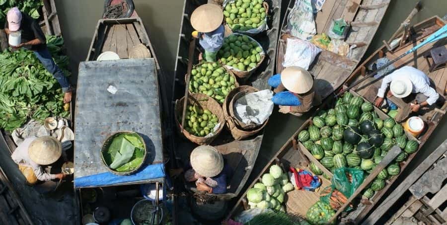 Visit Floating Markets in Vietnam