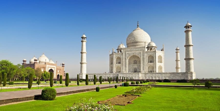 Discover Taj Mahal on guided India tour